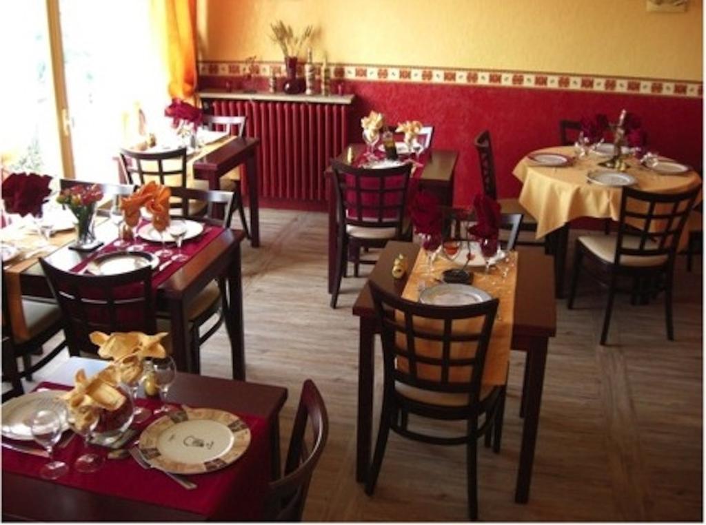 Hotel Restaurant Les Oliviers ニヨン エクステリア 写真