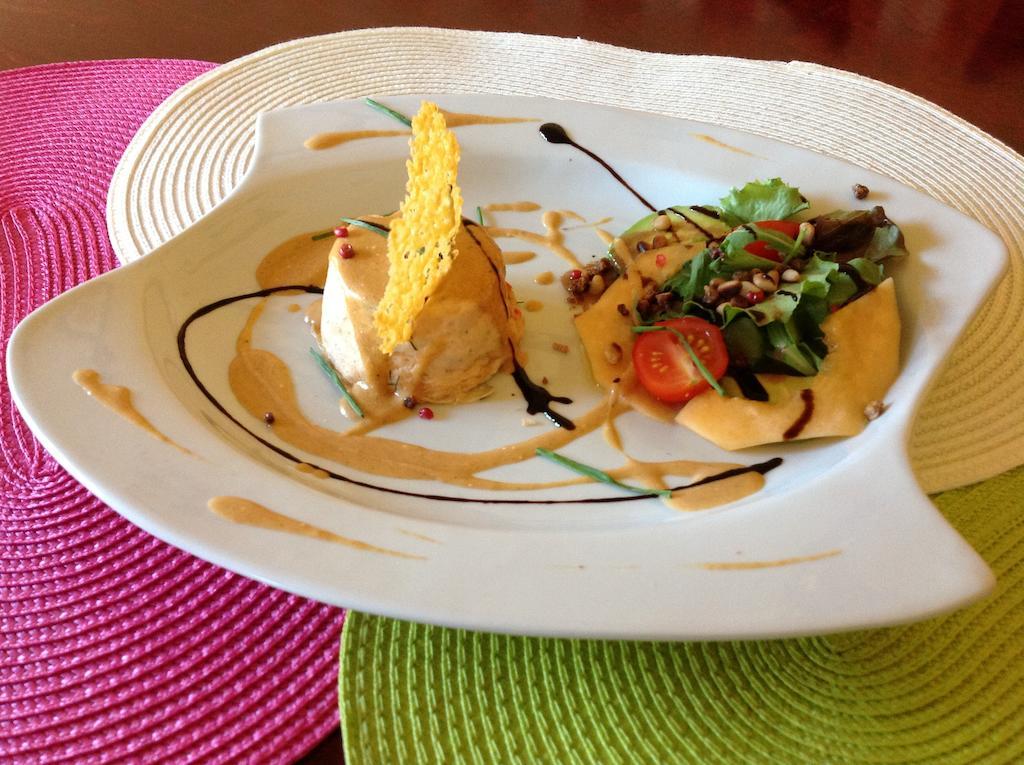 Hotel Restaurant Les Oliviers ニヨン エクステリア 写真
